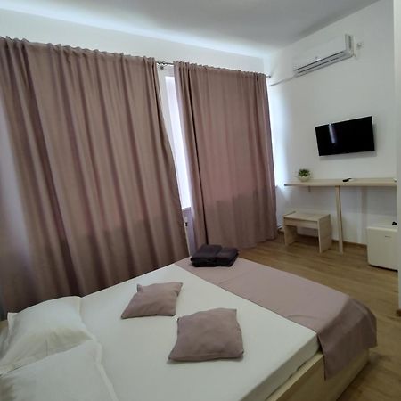 Bed and Breakfast Puzzle Magic Пітешть Екстер'єр фото