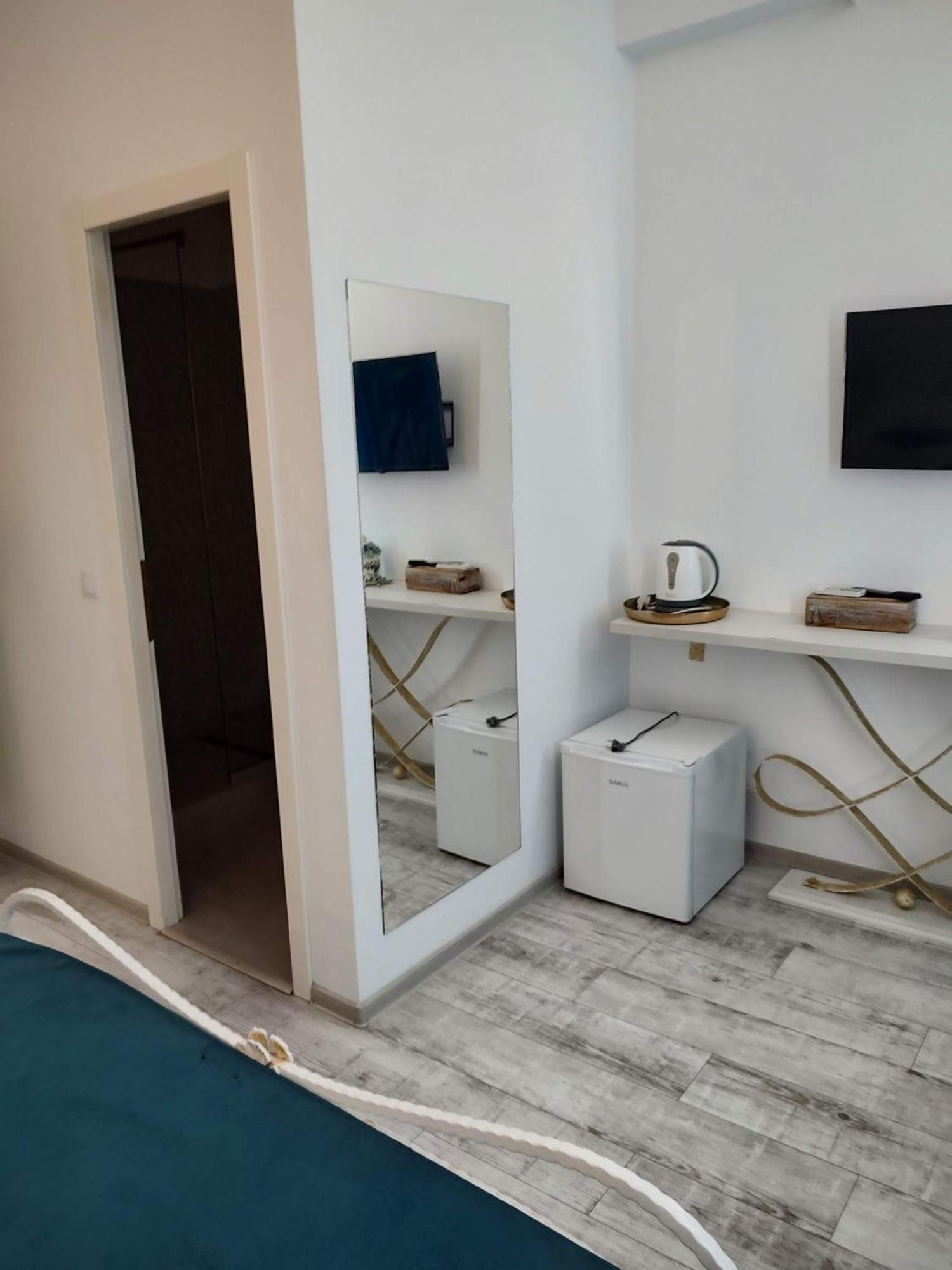 Bed and Breakfast Puzzle Magic Пітешть Екстер'єр фото