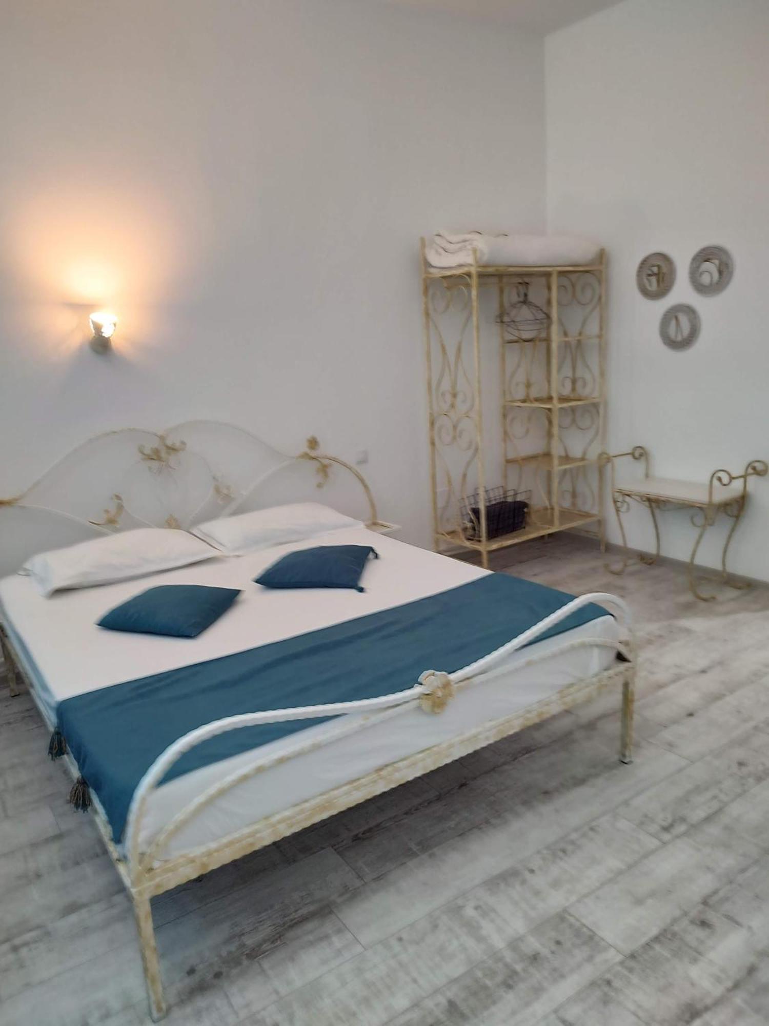 Bed and Breakfast Puzzle Magic Пітешть Екстер'єр фото