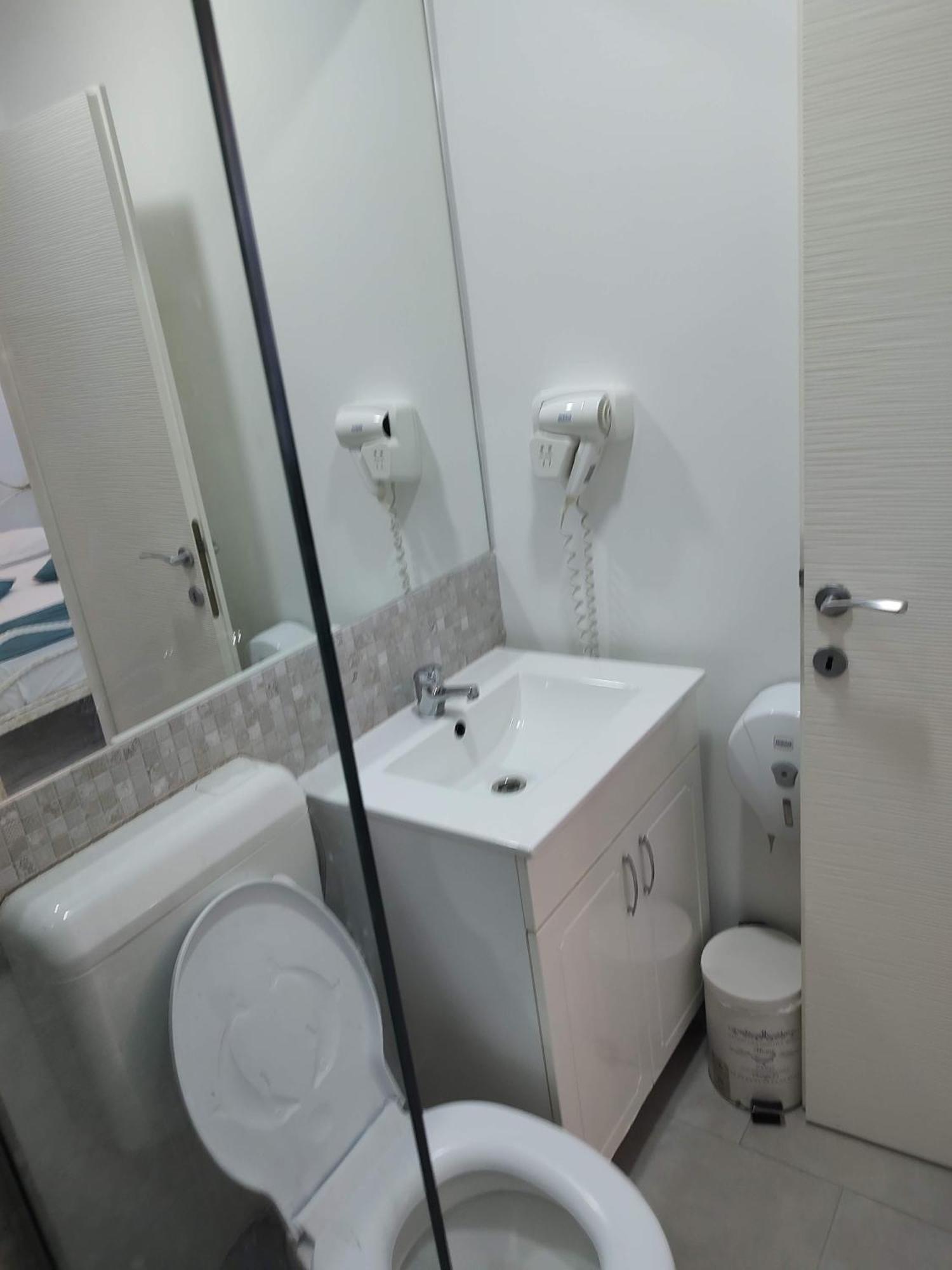 Bed and Breakfast Puzzle Magic Пітешть Екстер'єр фото