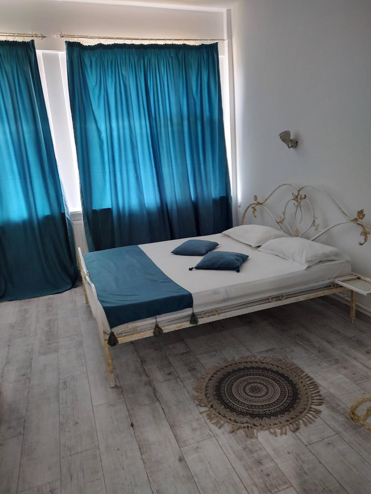 Bed and Breakfast Puzzle Magic Пітешть Екстер'єр фото