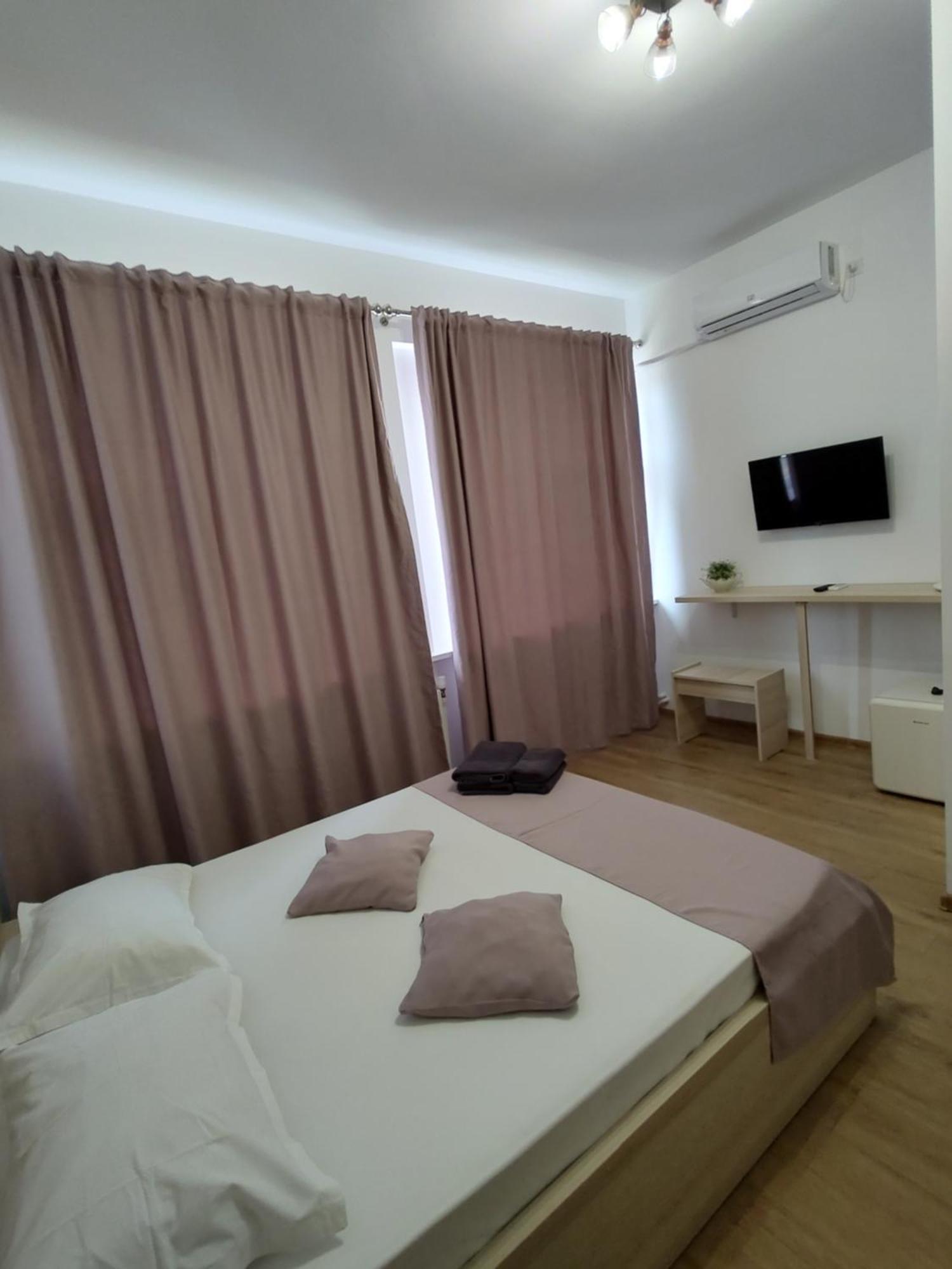 Bed and Breakfast Puzzle Magic Пітешть Екстер'єр фото