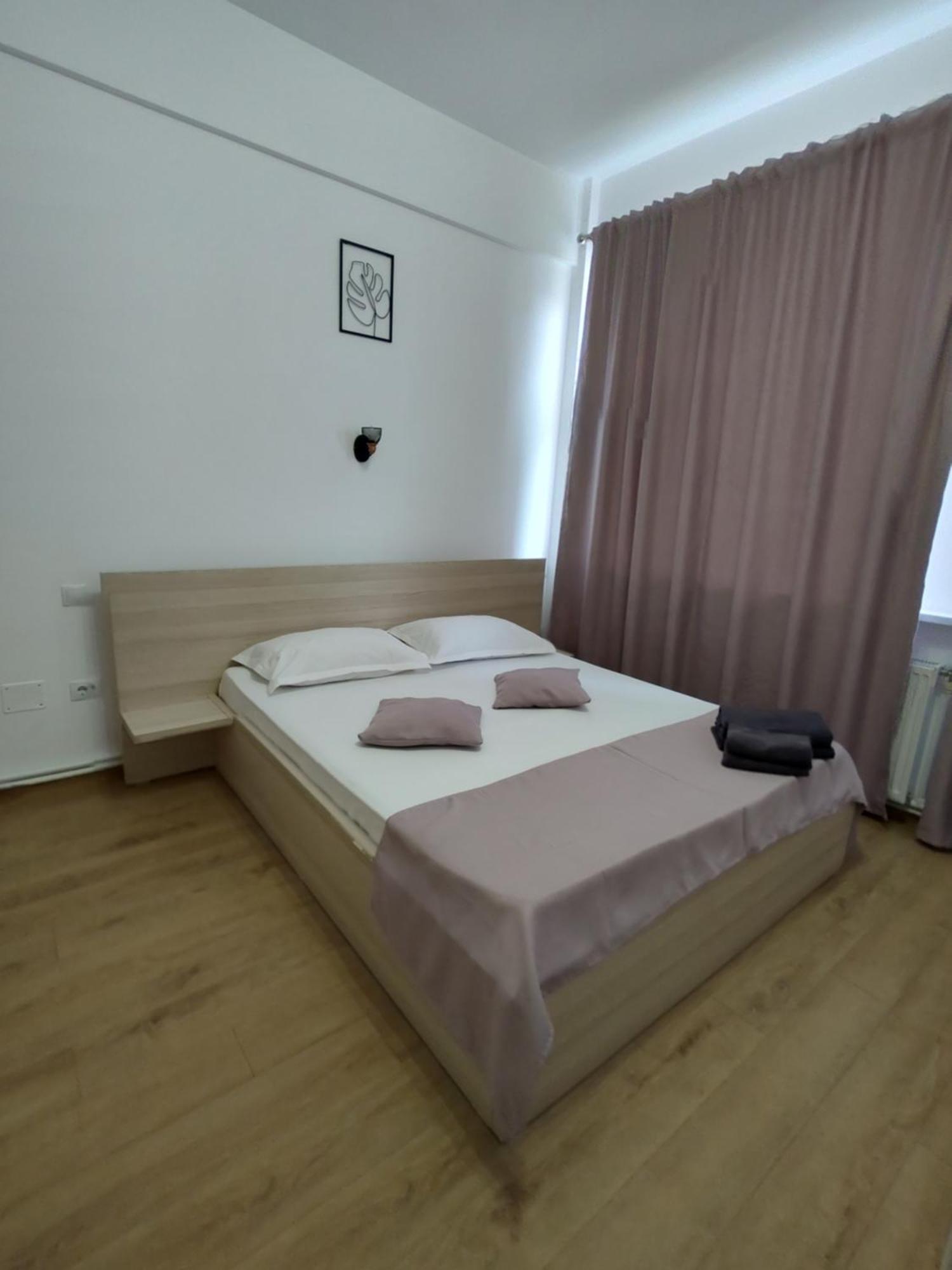 Bed and Breakfast Puzzle Magic Пітешть Екстер'єр фото